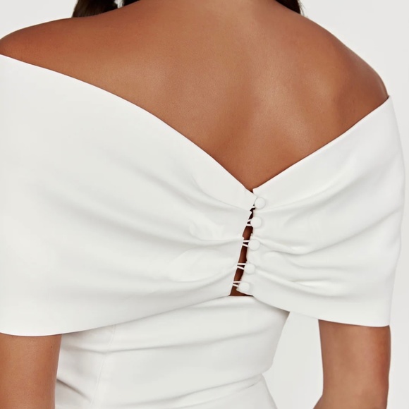 GWYNETH Off Shoulder Bow Mini Dress - White - Picture 4 of 10